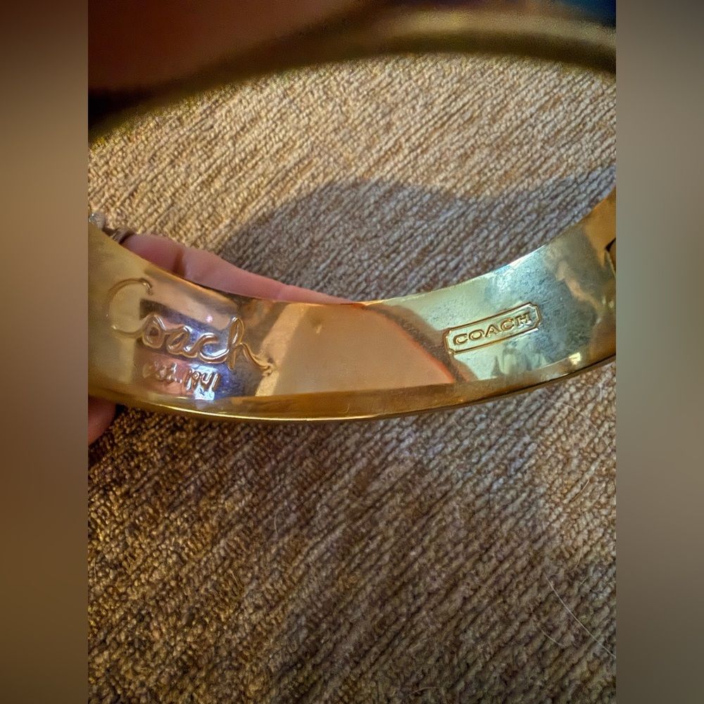 RARE VINTAGE COACH ENAMEL SIGNATURE CC LOGO HINGED BANGLE - Picture 8 of 11